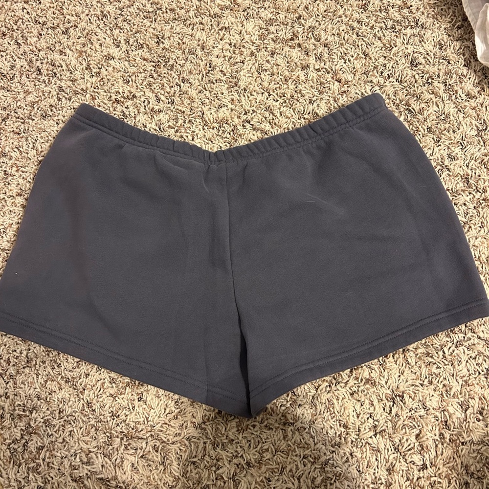 Aritzia Women's Shorts - Picture 3 of 3